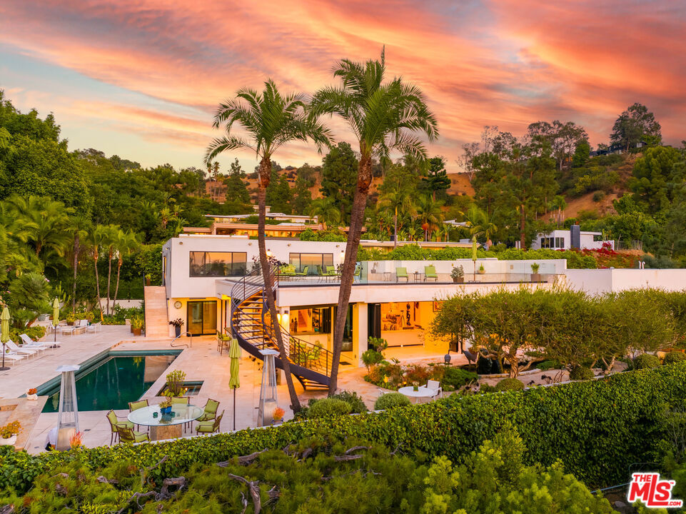1821 Loma Vista Drive