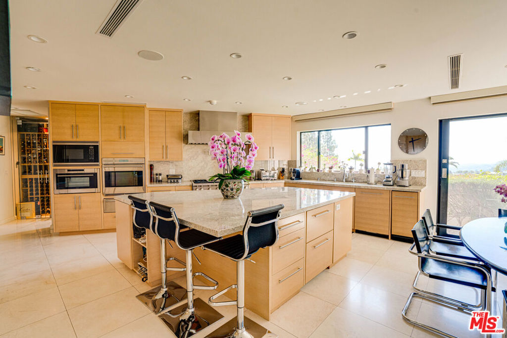 1821 Loma Vista Drive