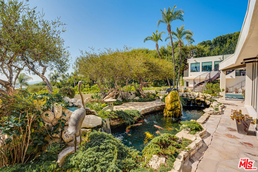 1821 Loma Vista Drive