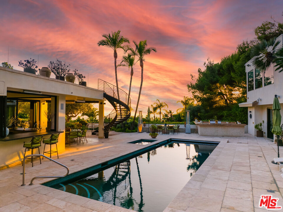 1821 Loma Vista Drive