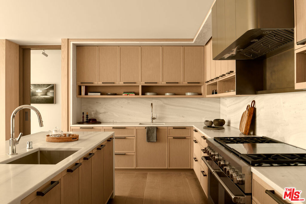 9900 S Santa Monica Boulevard 2D
