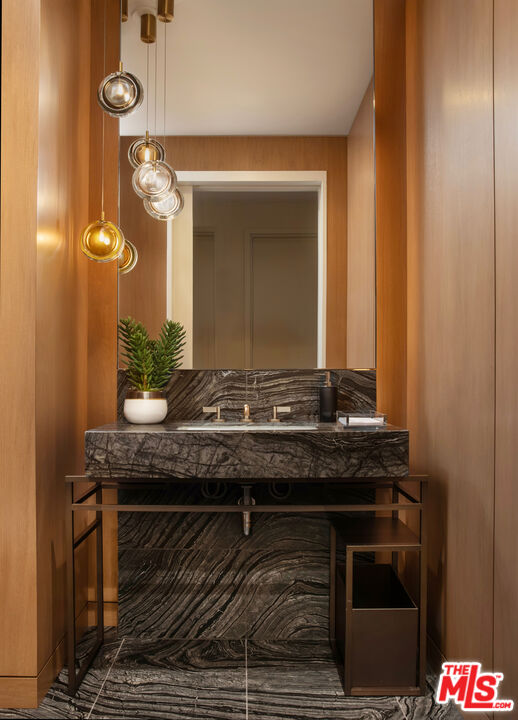 211 W Elm Ct Unit: 26C