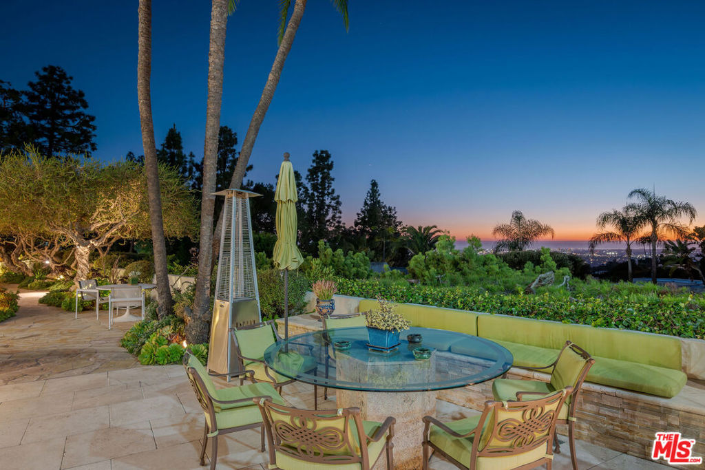 1821 Loma Vista Drive