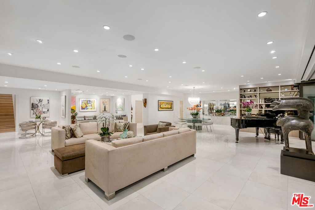 1821 Loma Vista Drive