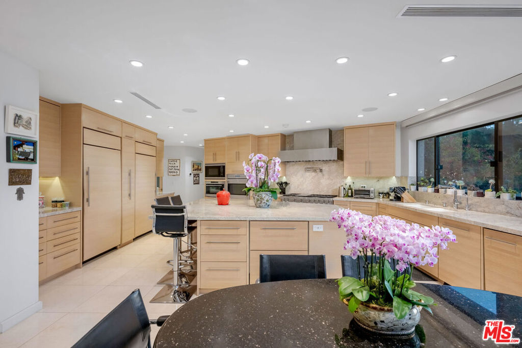 1821 Loma Vista Drive