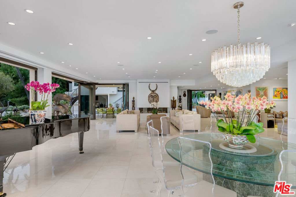 1821 Loma Vista Drive