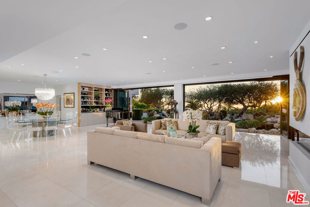 1821 Loma Vista Drive