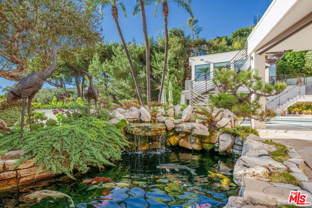 1821 Loma Vista Drive