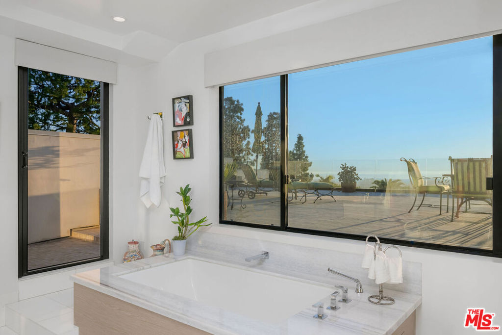 1821 Loma Vista Drive