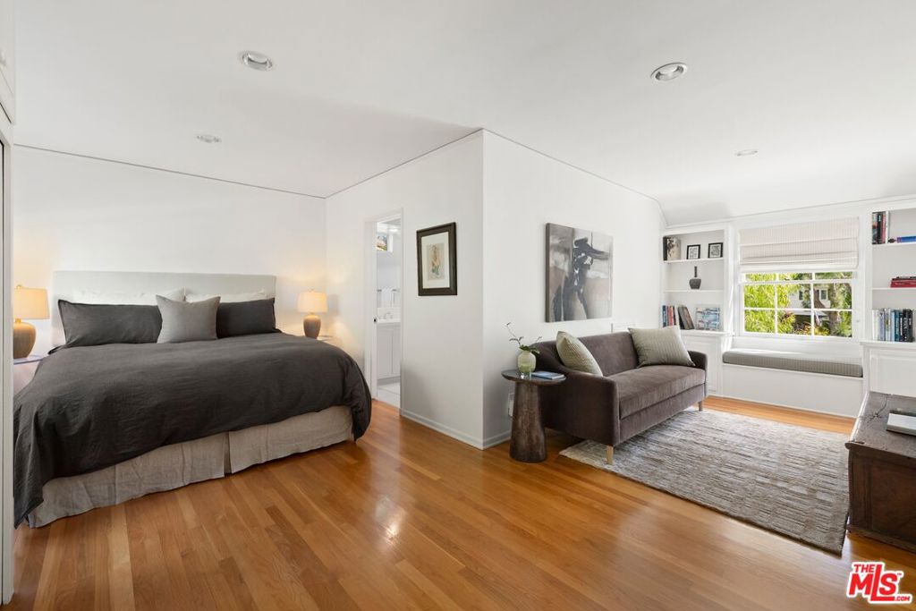 10339 Glenbarr Avenue