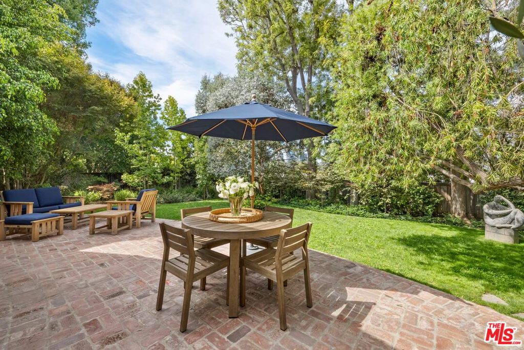 10339 Glenbarr Avenue