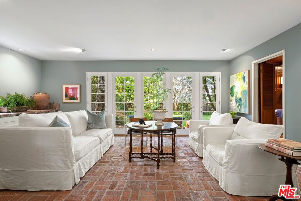 10339 Glenbarr Avenue