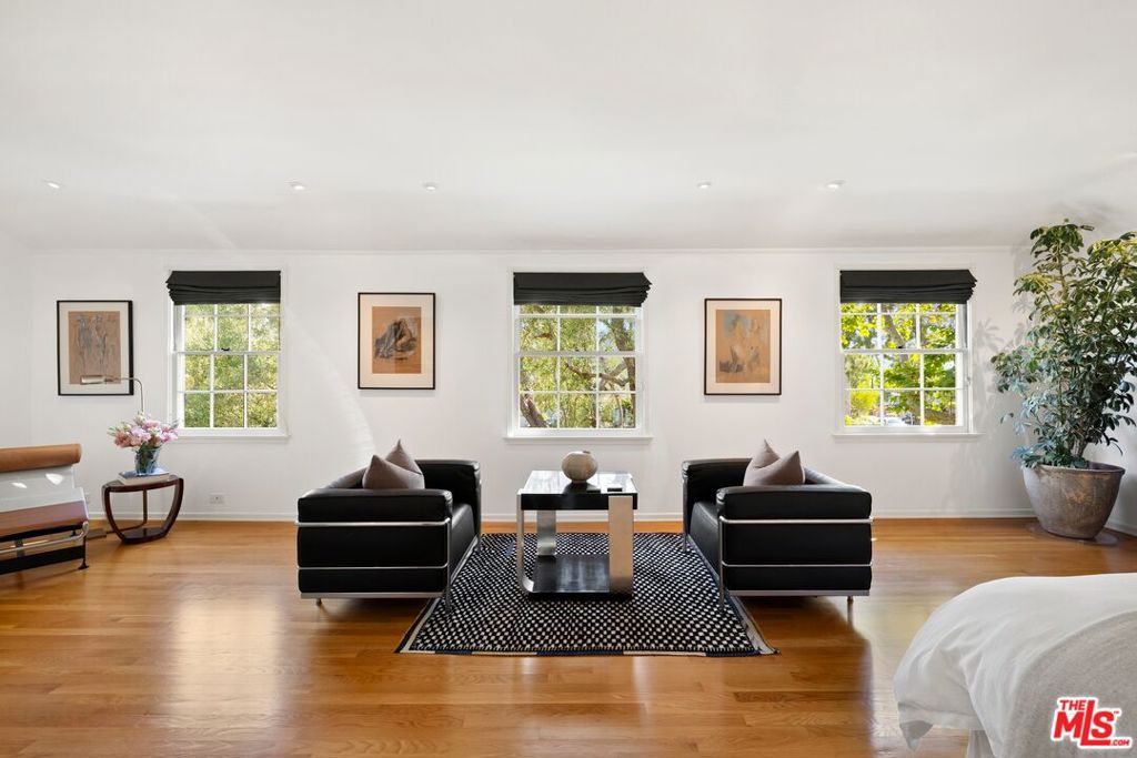 10339 Glenbarr Avenue