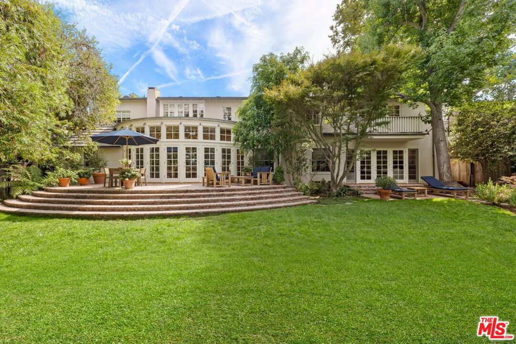 10339 Glenbarr Avenue