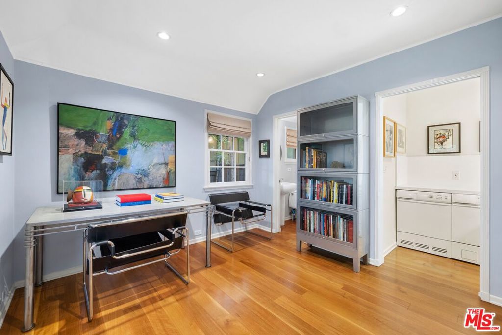 10339 Glenbarr Avenue