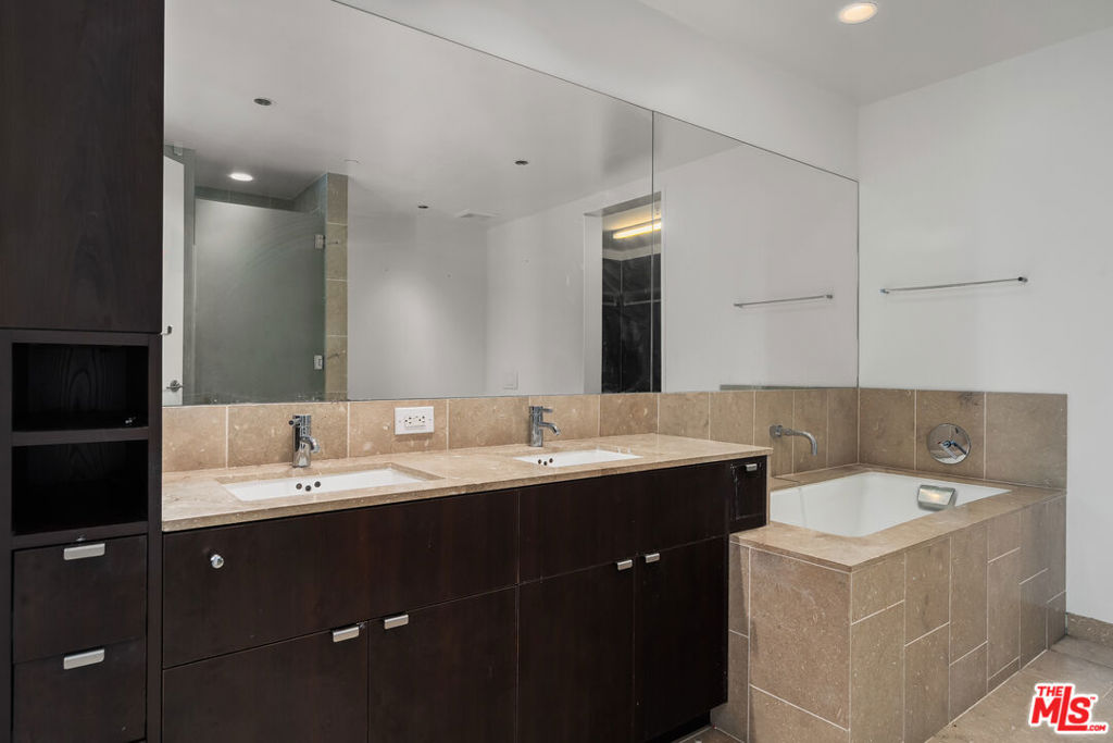 6250 Hollywood Boulevard 11H