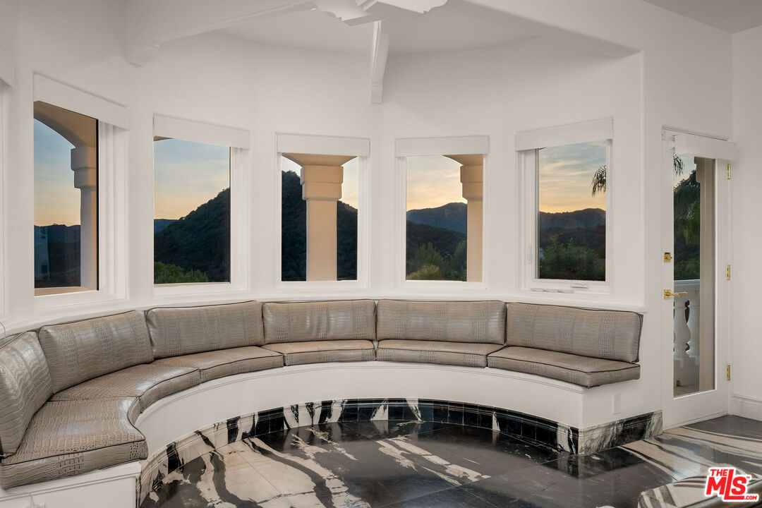 25665 Mulholland Hwy