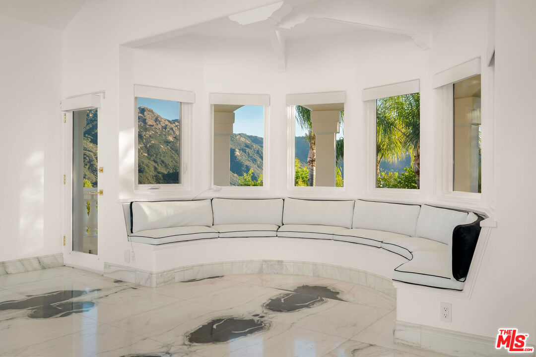 25665 Mulholland Hwy