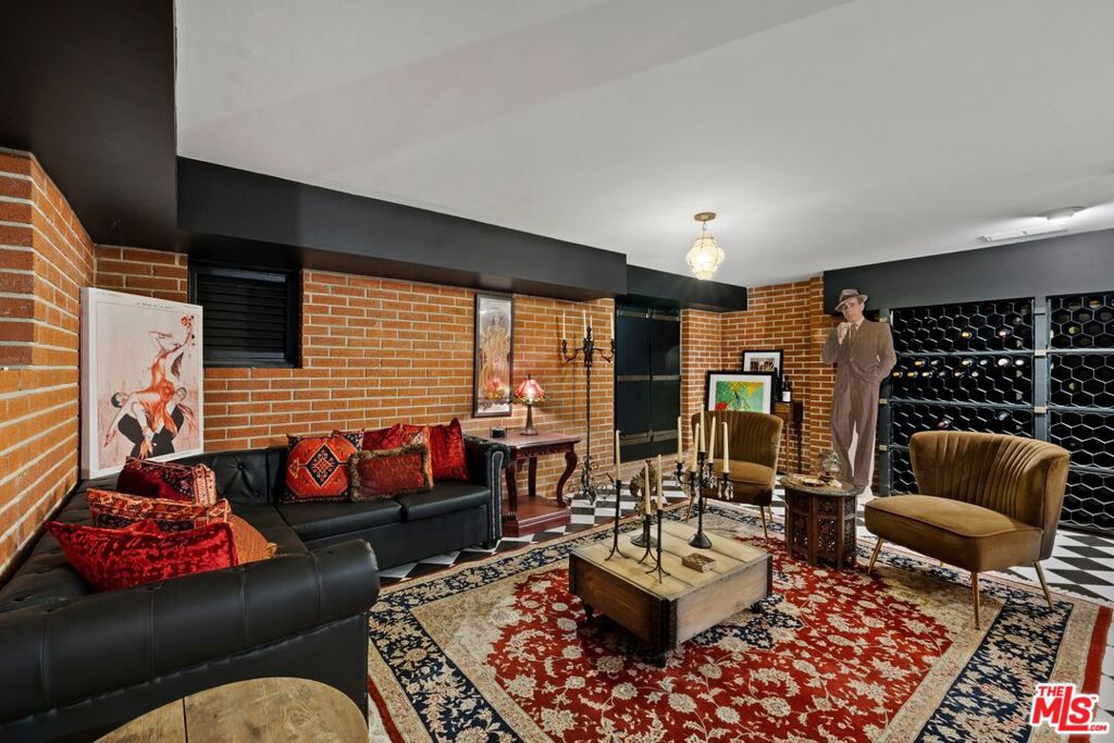820 N Verano Drive