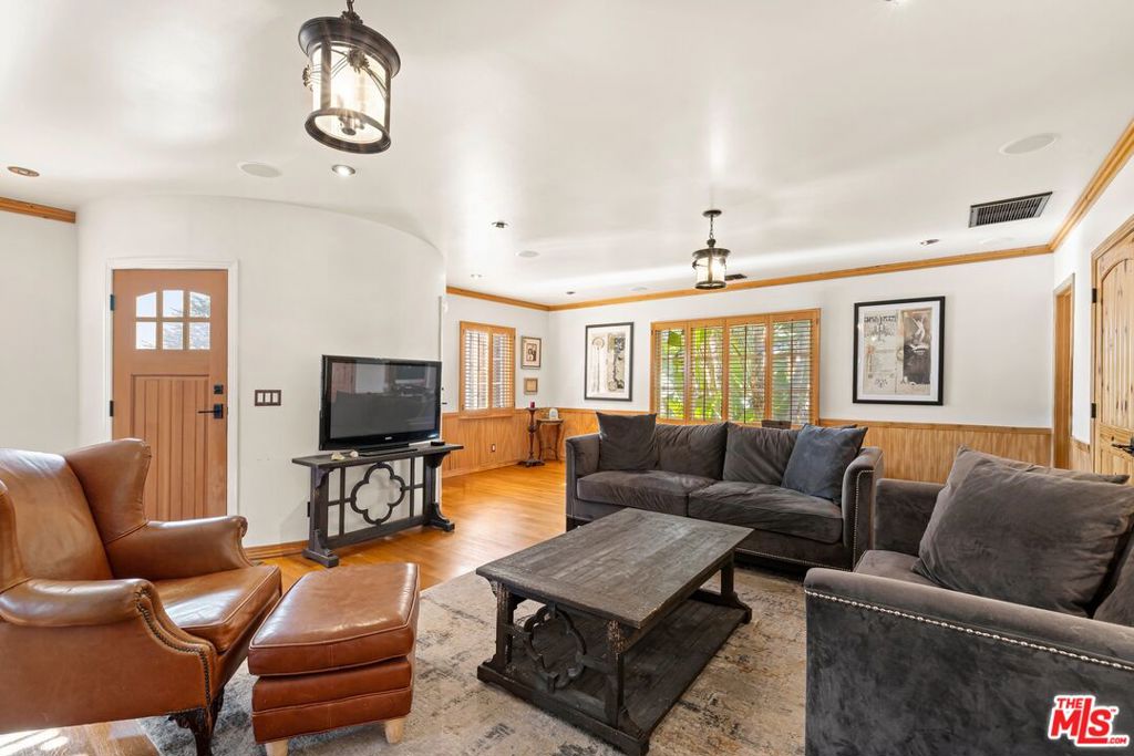 820 N Verano Drive