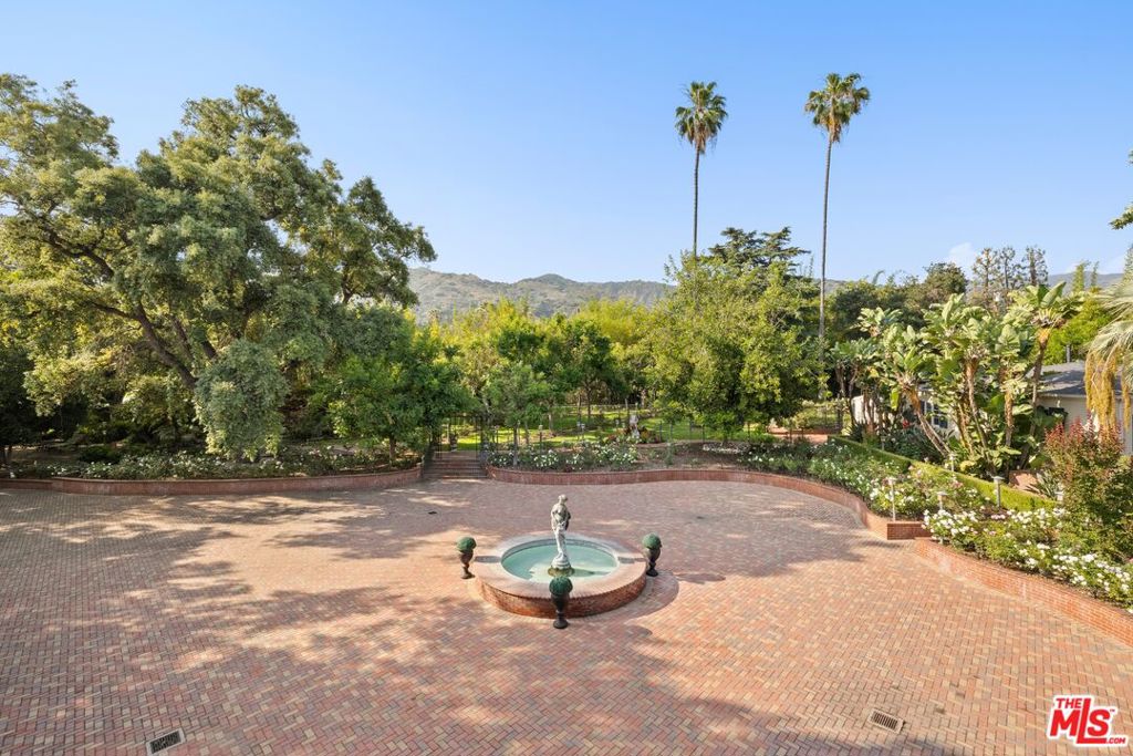 820 N Verano Drive