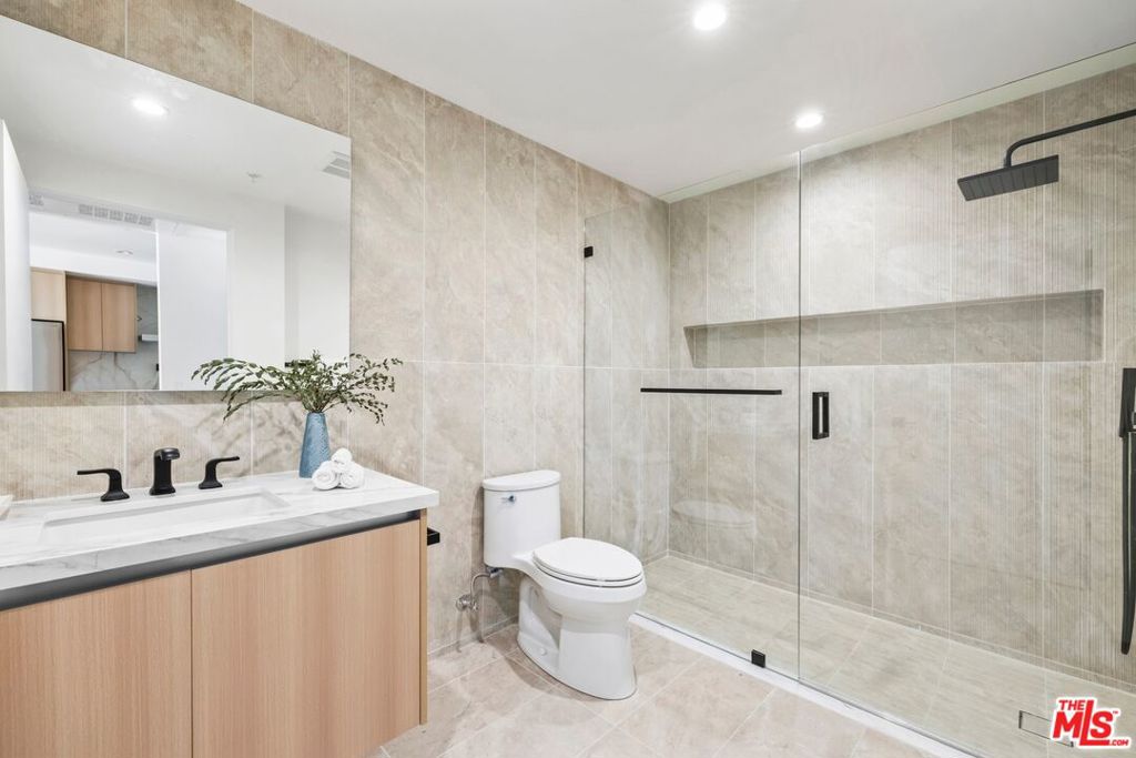 1414 1/2 S Beverly Dr 202