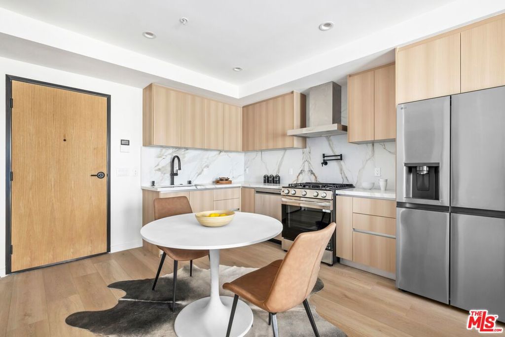 1414 1/2 S Beverly Dr 202