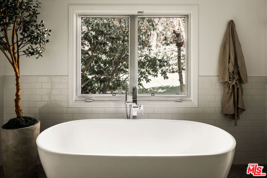 12033 Kearsarge Street