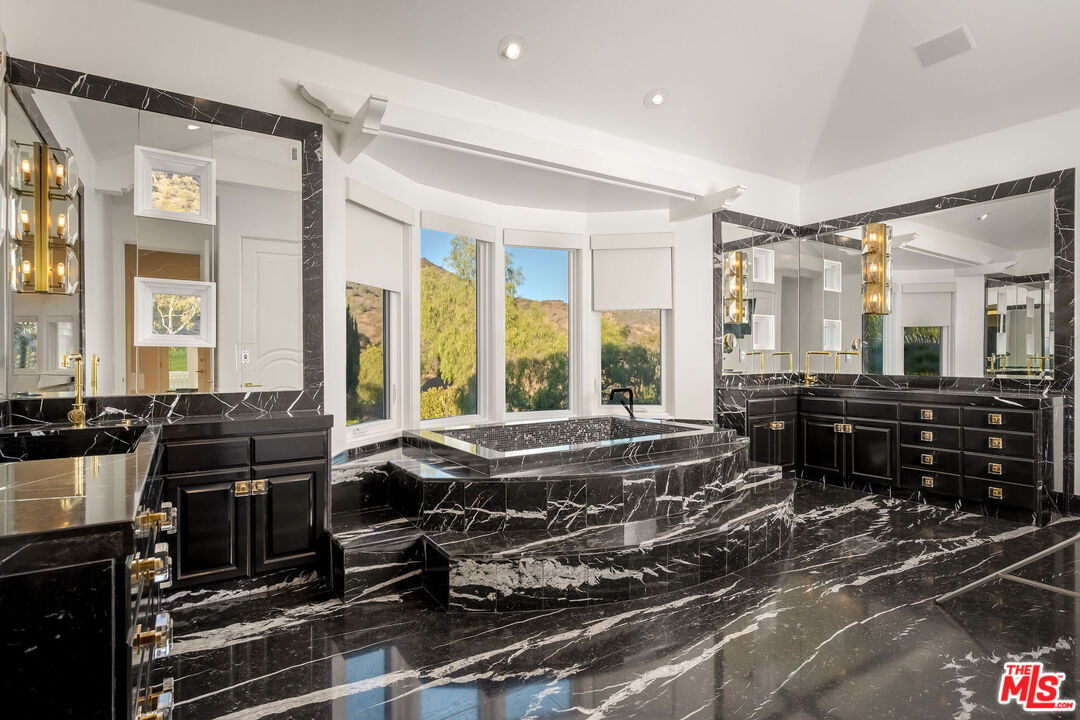 25665 Mulholland Hwy