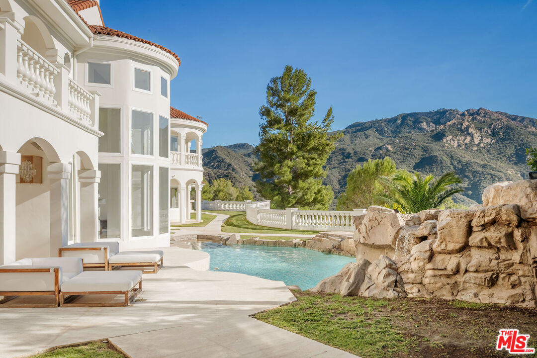 25665 Mulholland Hwy