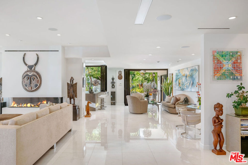 1821 Loma Vista Drive