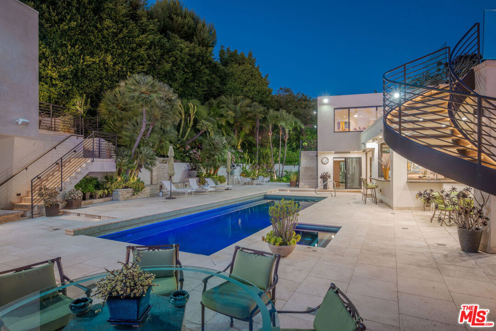1821 Loma Vista Drive