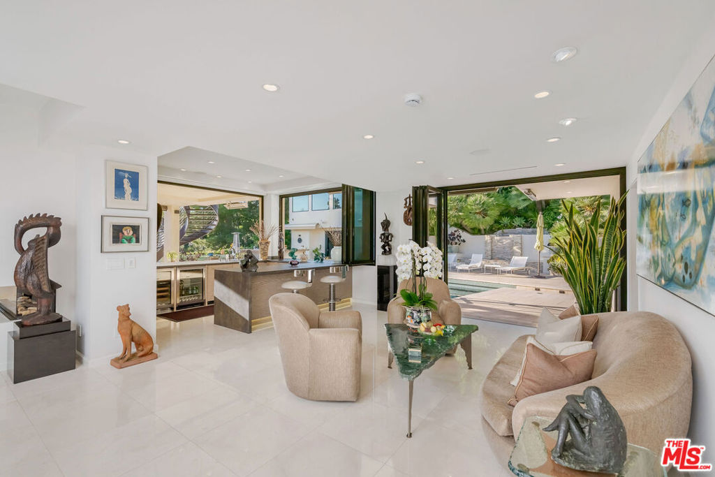 1821 Loma Vista Drive