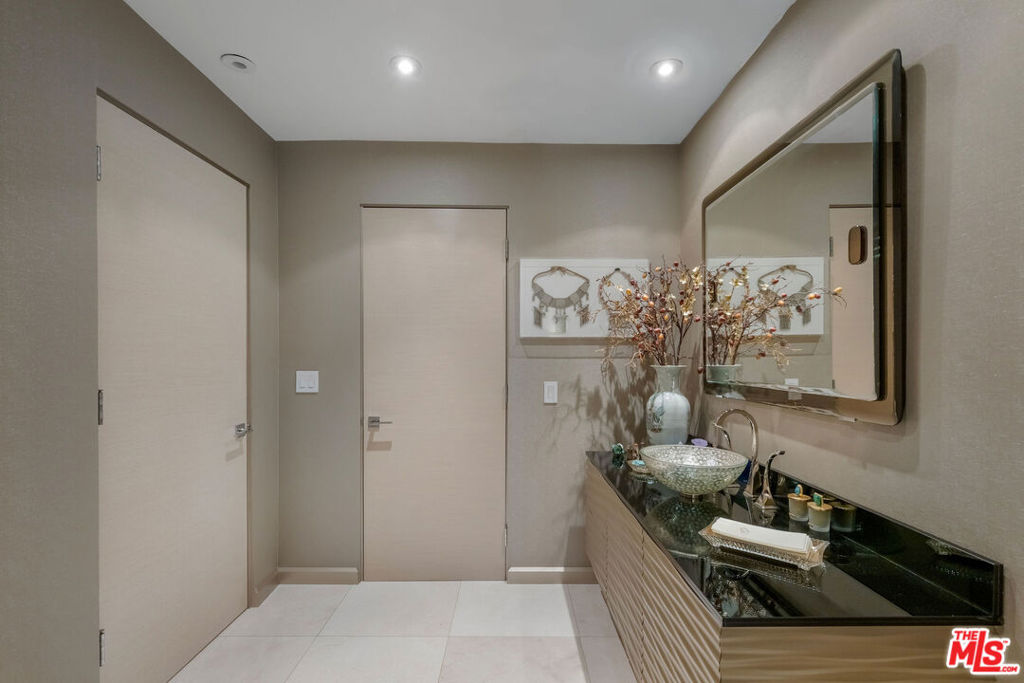 1821 Loma Vista Drive