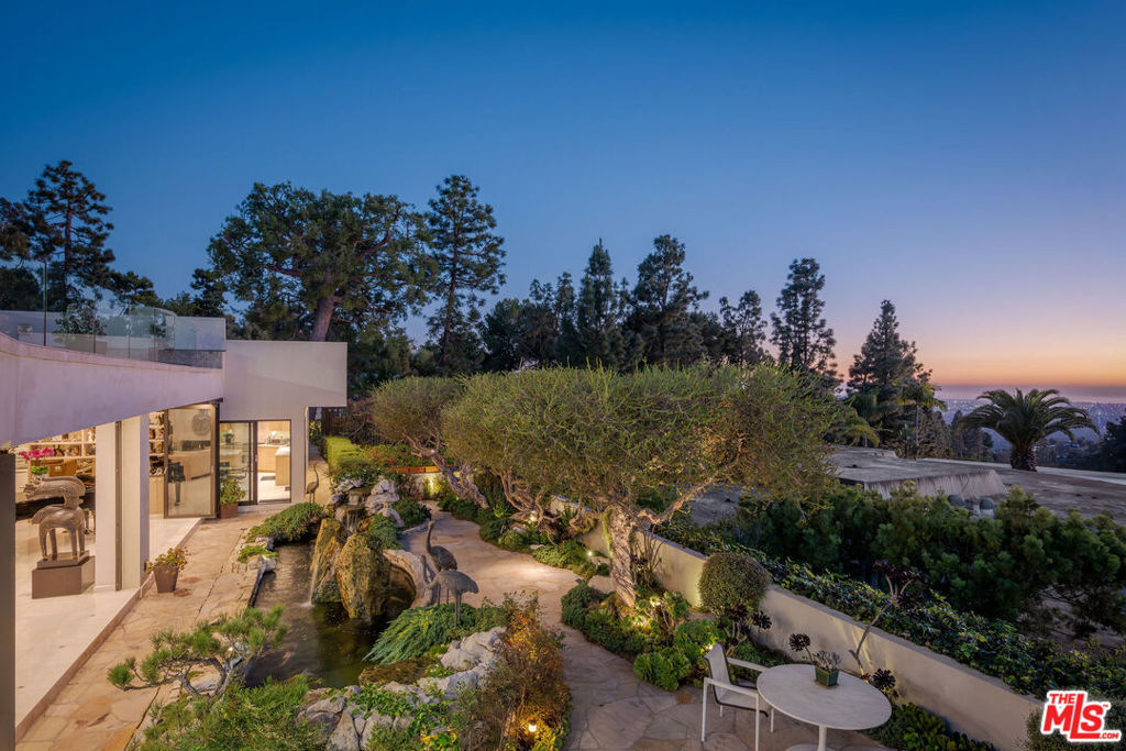 1821 Loma Vista Drive