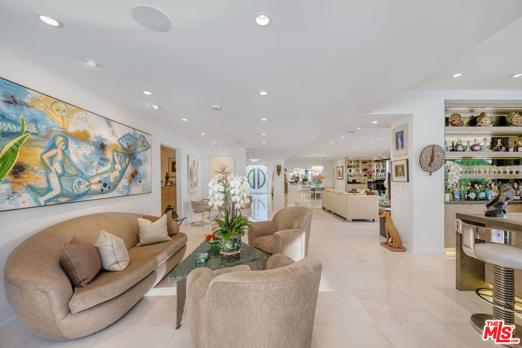 1821 Loma Vista Drive