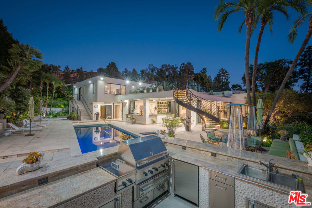 1821 Loma Vista Drive