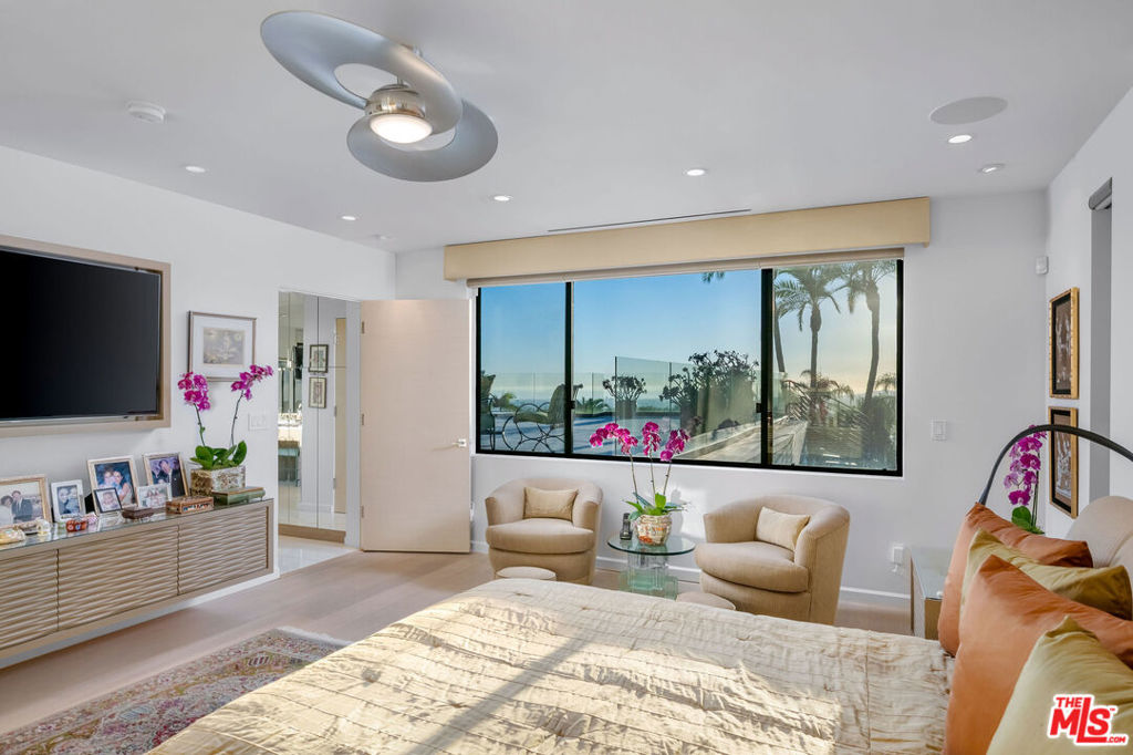 1821 Loma Vista Drive