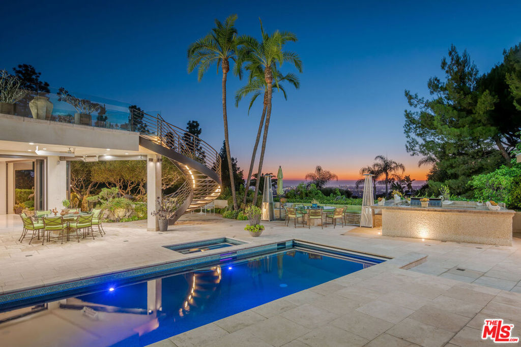 1821 Loma Vista Drive