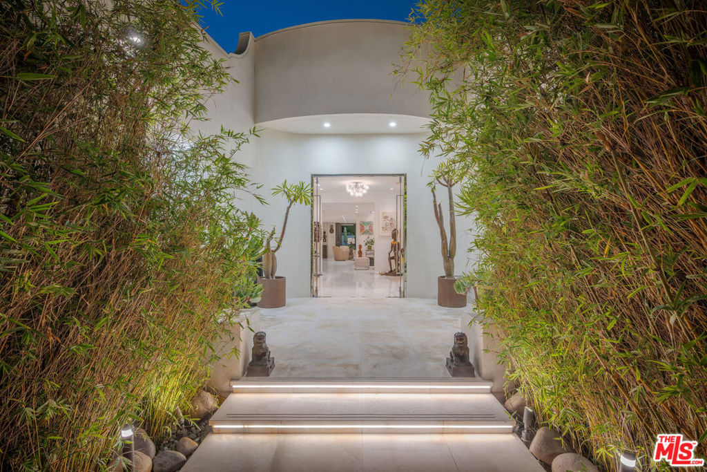 1821 Loma Vista Drive