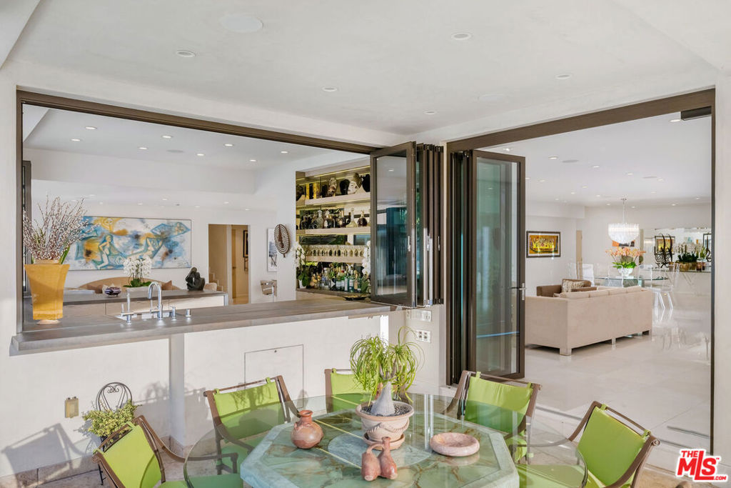 1821 Loma Vista Drive