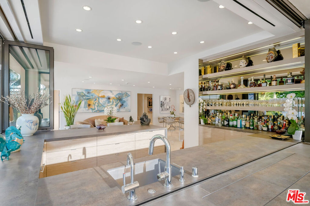 1821 Loma Vista Drive