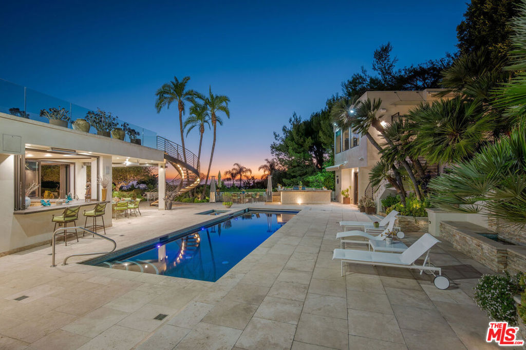 1821 Loma Vista Drive