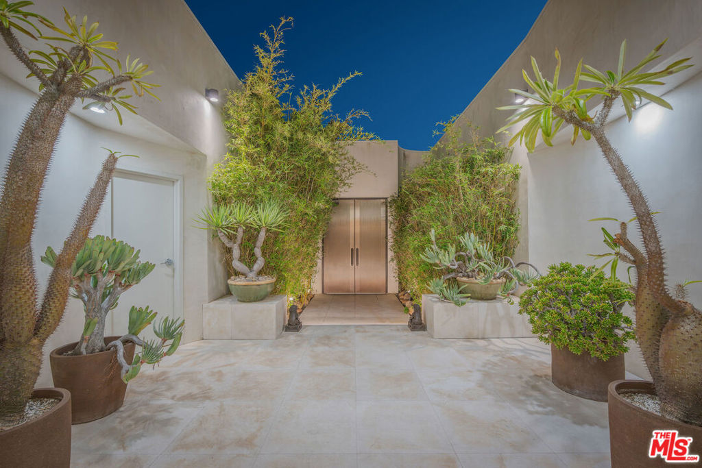 1821 Loma Vista Drive