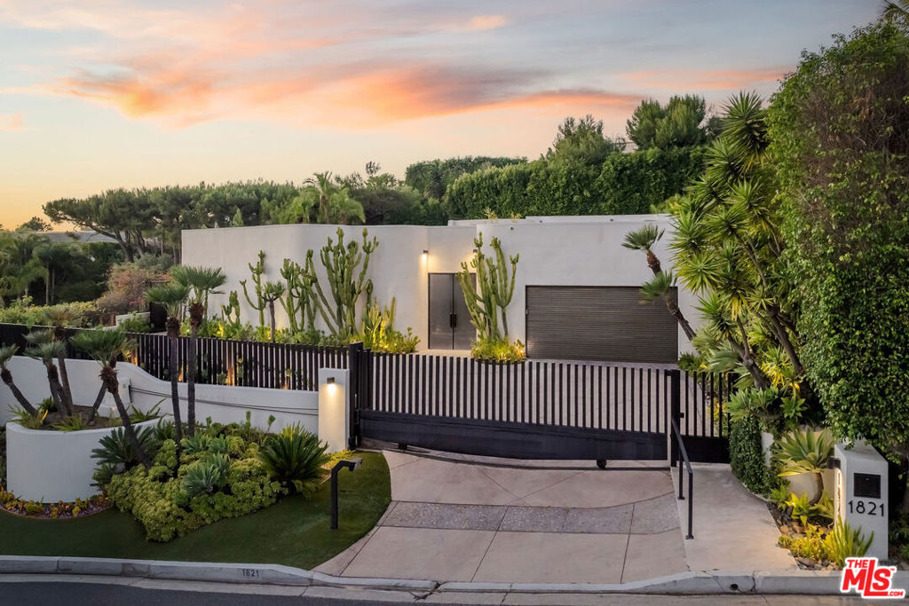 1821 Loma Vista Drive