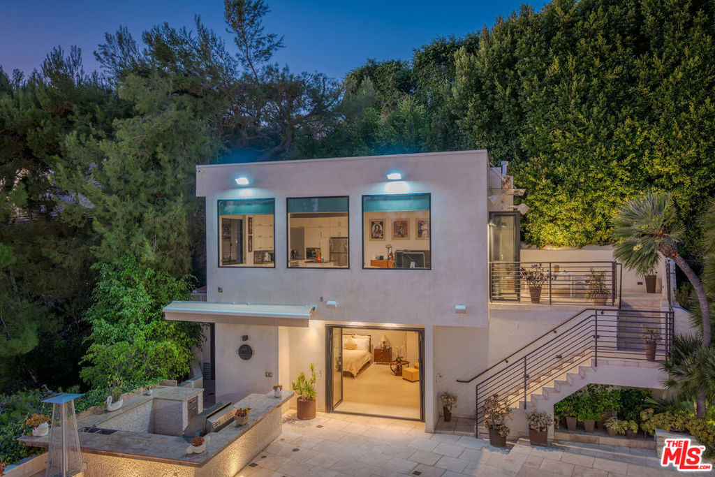 1821 Loma Vista Drive