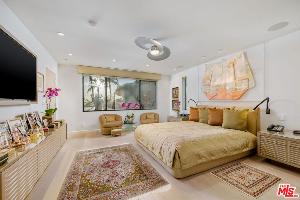 1821 Loma Vista Drive