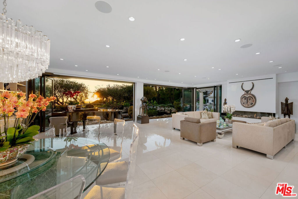 1821 Loma Vista Drive