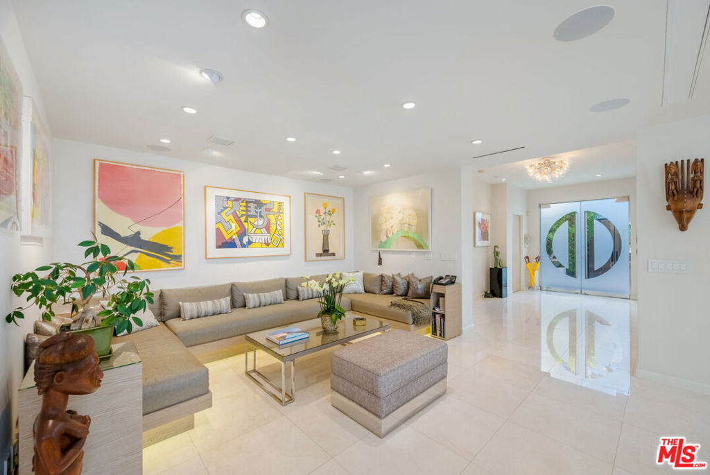 1821 Loma Vista Drive