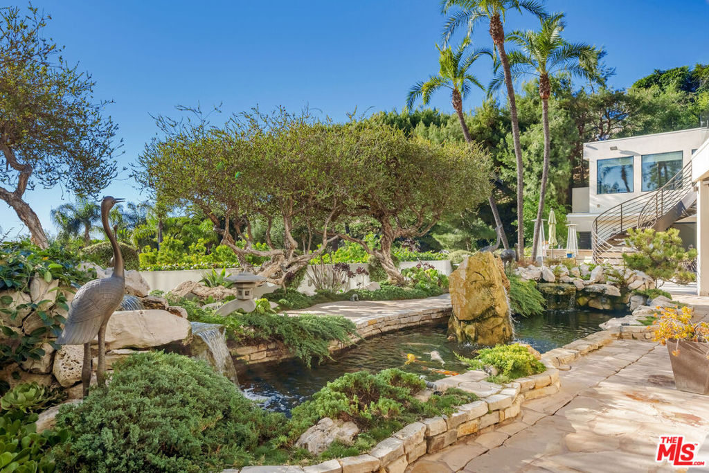 1821 Loma Vista Drive